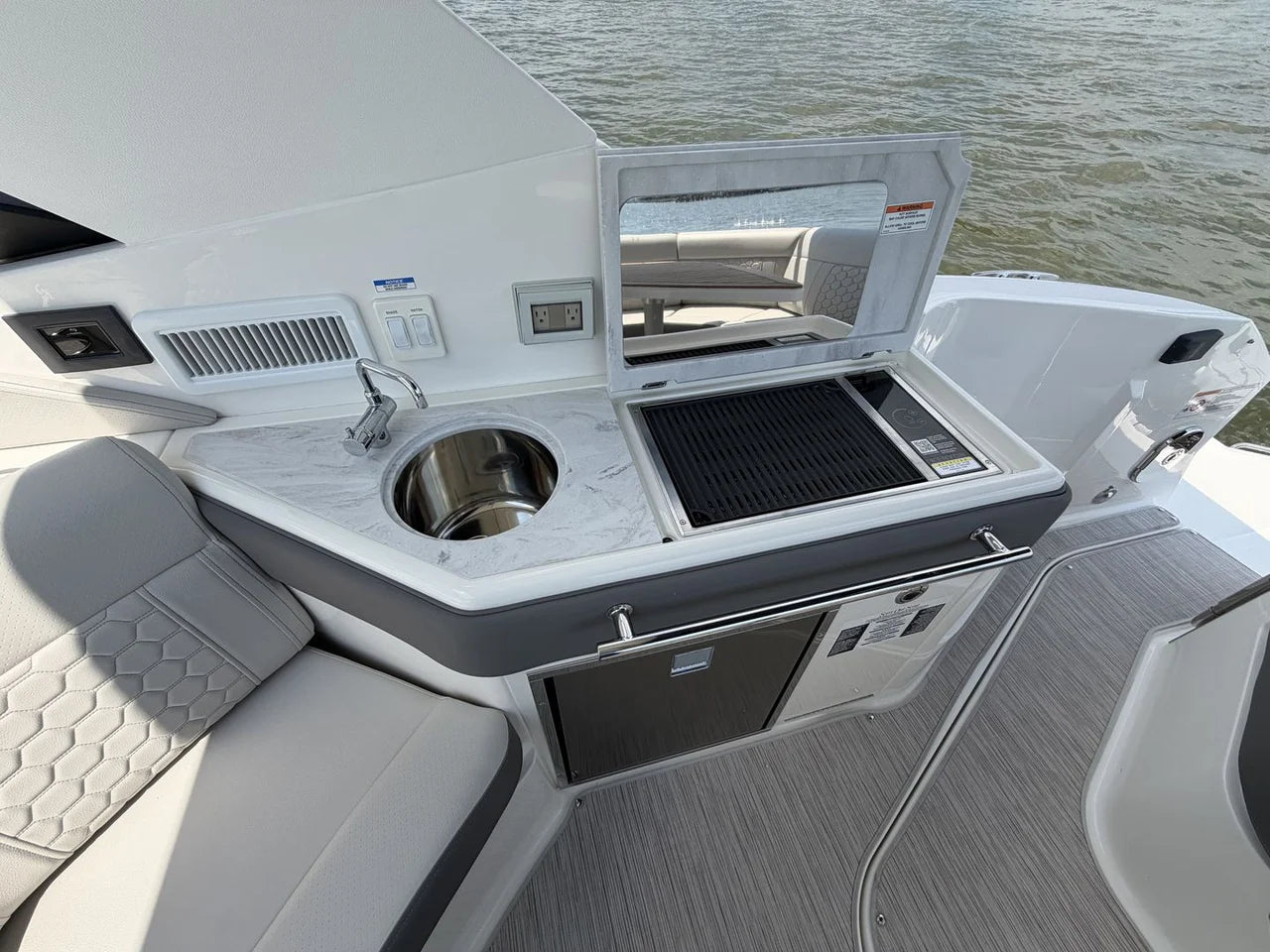 2026 Sea Ray Sundancer 320 Outboard 32.0 feet, Seabrook, TX #35