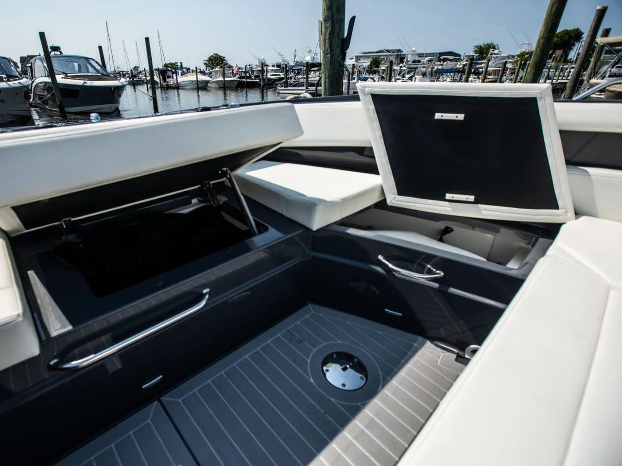2024 Cruisers Yachts 38 GLS-OB SB 38.0 feet, Somers Point, New Jersey #81