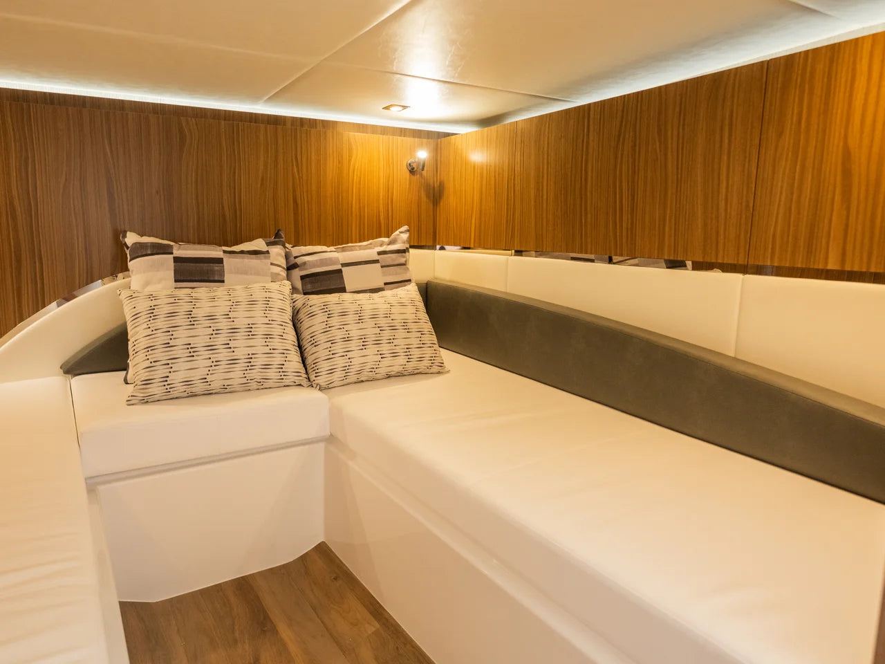 2026 Cruisers Yachts 50GLS OB 50.0 feet, Grasonville, MD #75