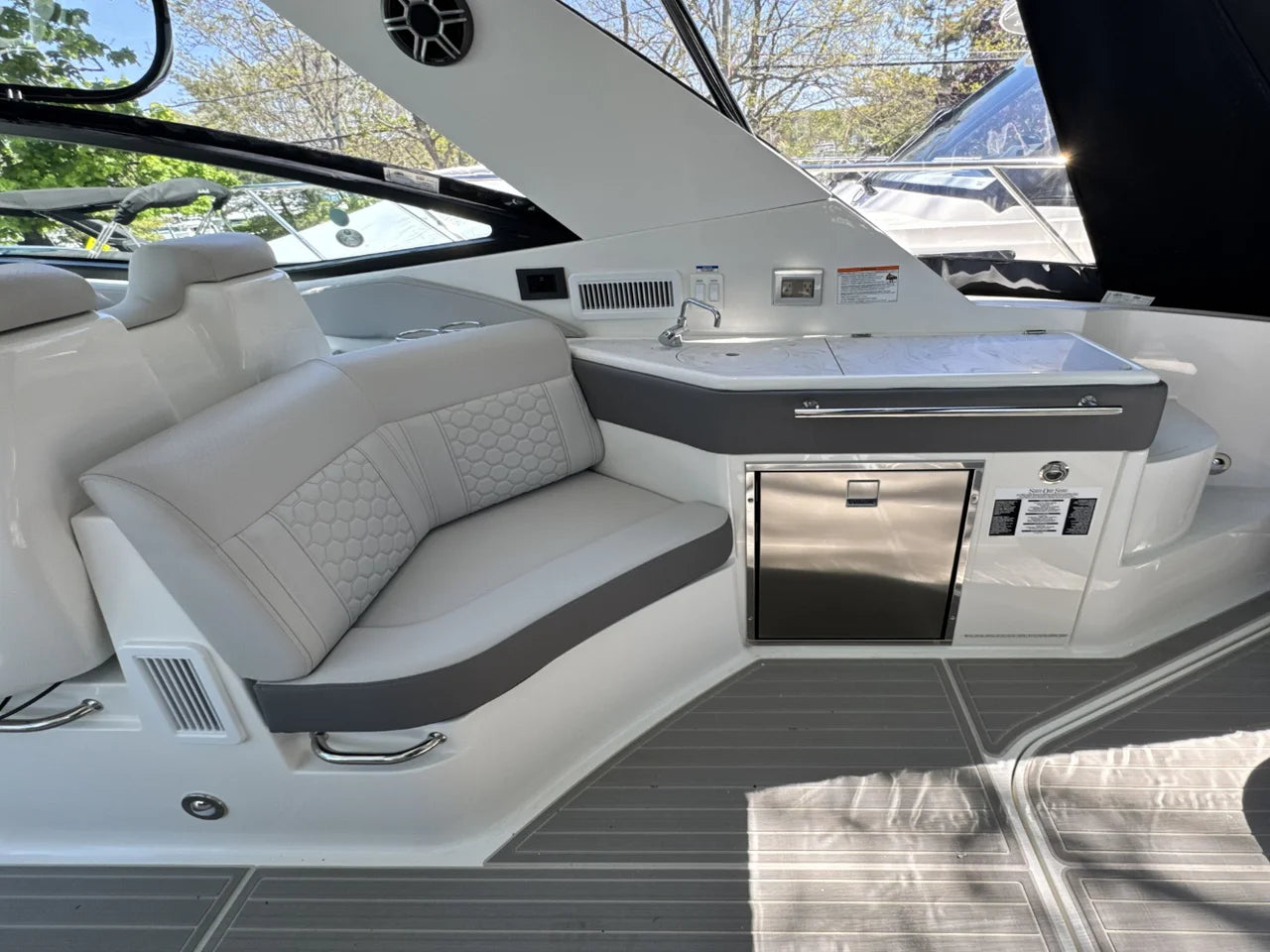 2026 Sea Ray Sundancer 320 Outboard 32.0 feet, Huntington, NY #16