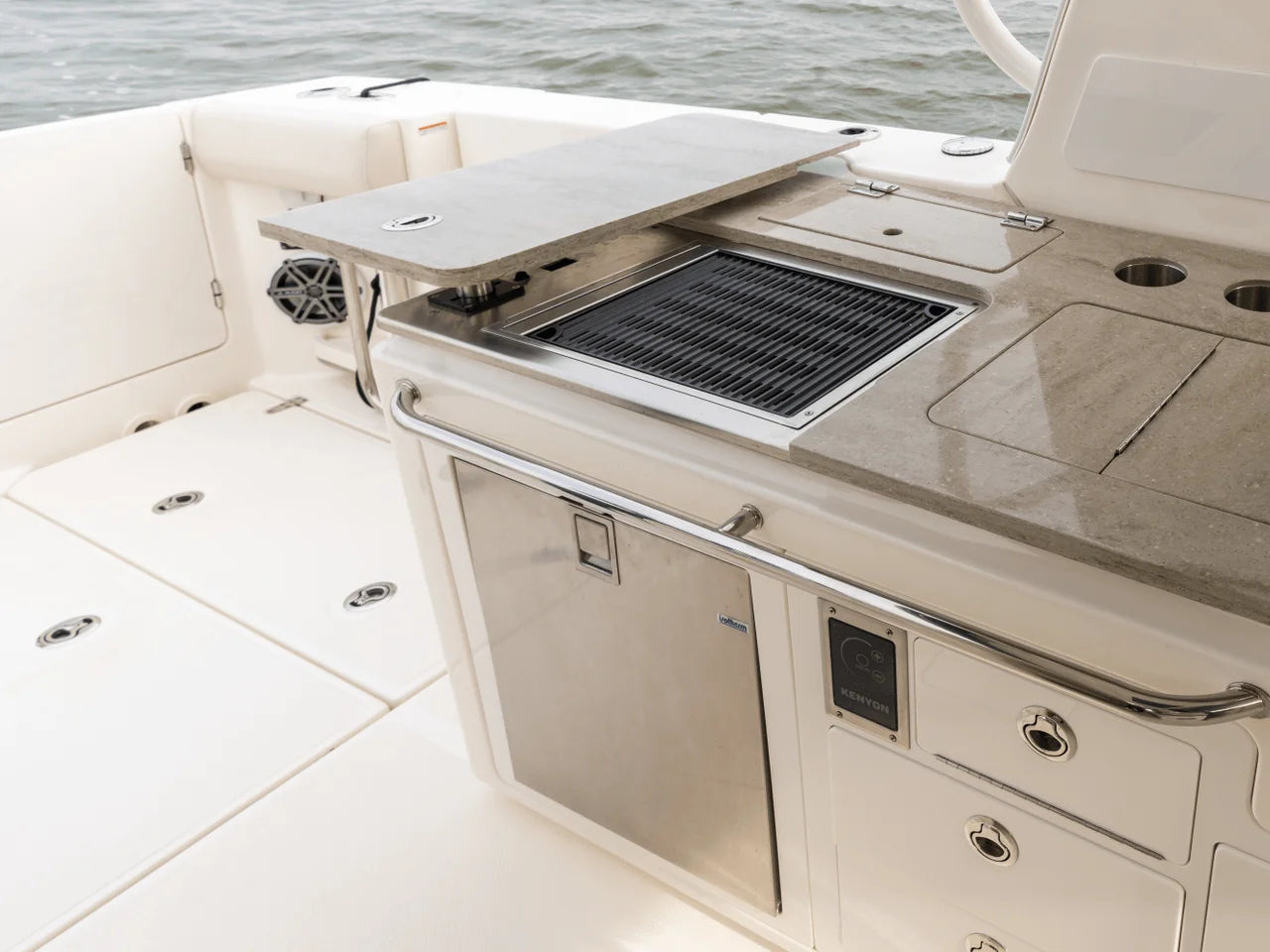 2026 Boston Whaler 380 Realm 38.0 feet, Inuvik, Northwest Territories #98
