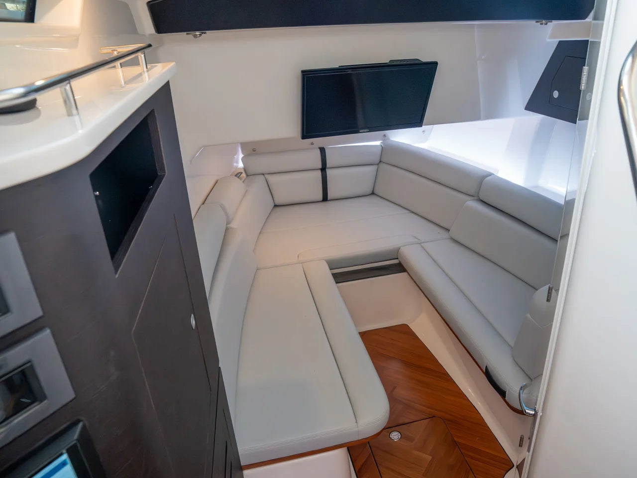 2026 Boston Whaler 350 Realm 35.0 feet, Wrightsville Beach, North Carolina #23