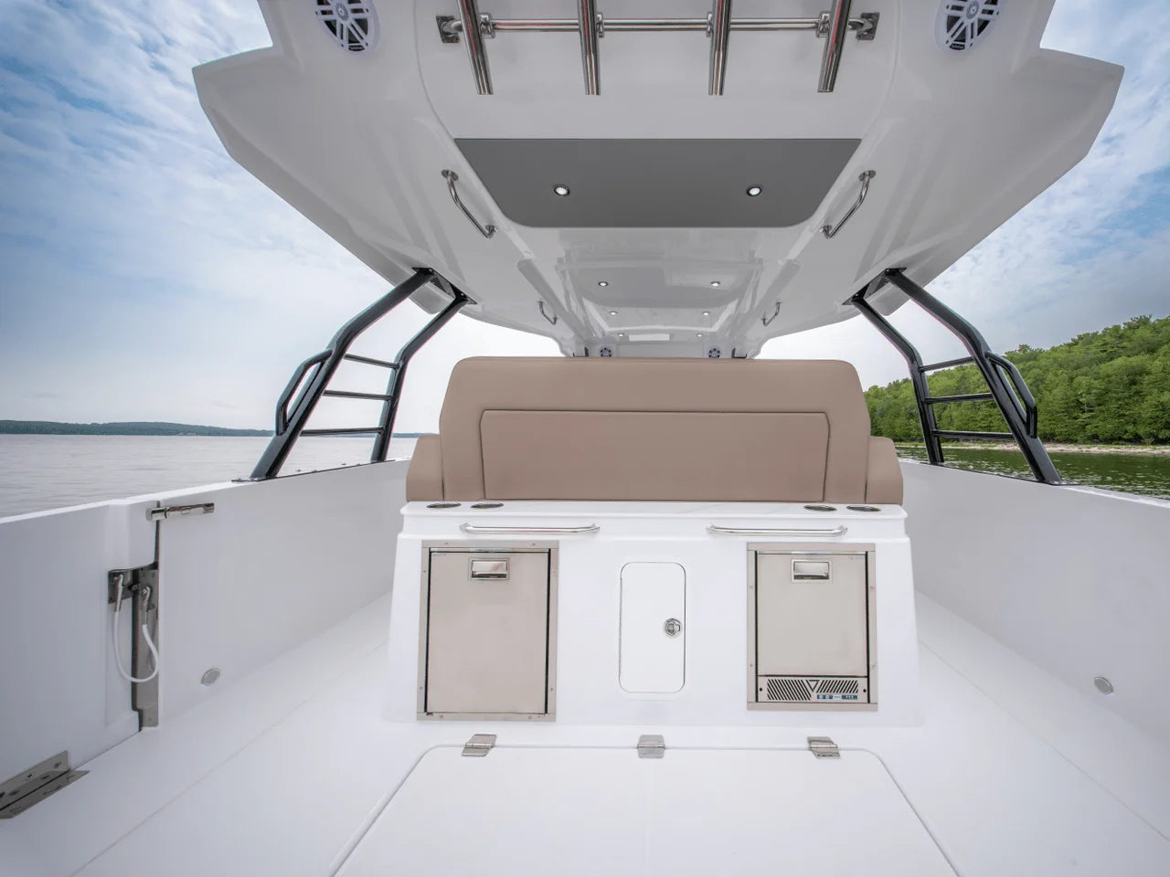 2027 Cruisers Yachts 38 VTR 38.0 feet, Miami, FL #12